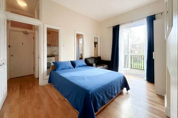 Studio To Rent In Venner Road, London, SE26