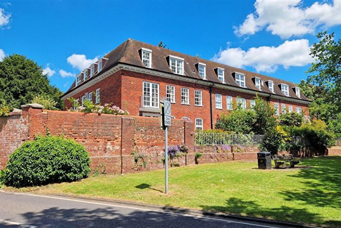 2 Bedroom Flat For Sale In Spriggs Court, Palmers Hill, Epping., CM16