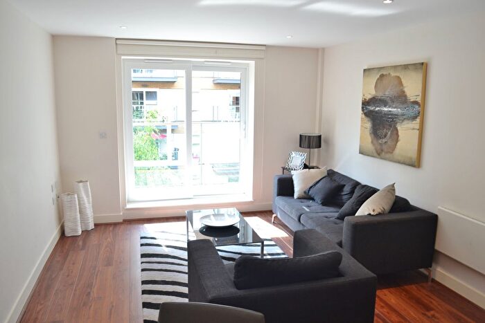 2 Bedroom Flat To Rent In Bromyard Avenue, Acton, W3