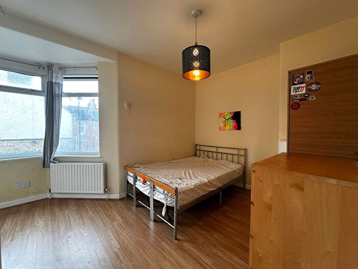 3 Bedroom Detached House To Rent In Palmers Road, London, SW16