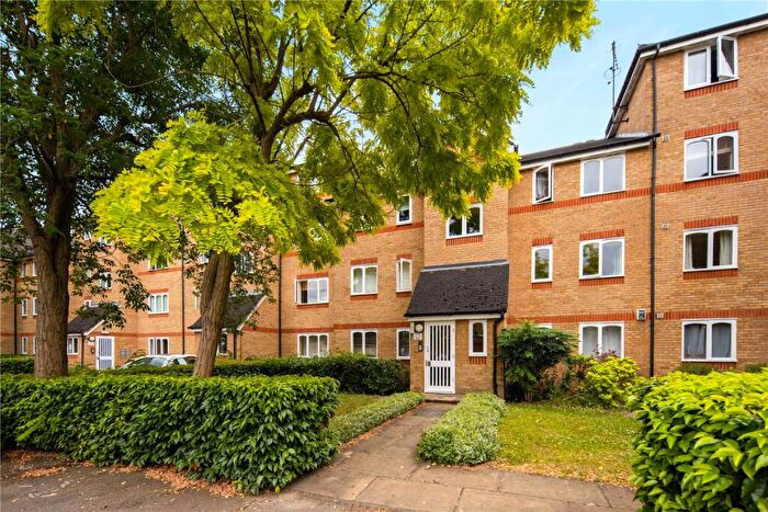 1 Bedroom Flat To Rent In Telegraph Place, Isle Of Dogs, London, E14