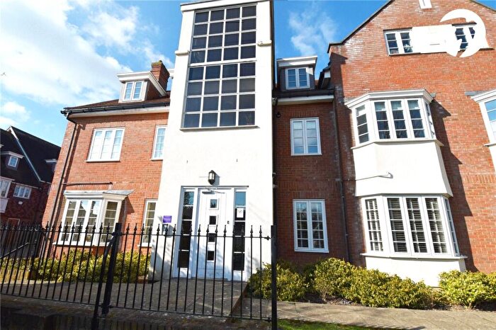 2 Bedroom Flat For Sale In Southbank, Hextable, Kent, BR8