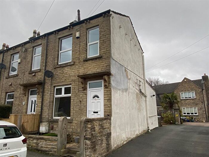 2 Bedroom End Of Terrace House To Rent In Old Lane, Birkenshaw, BD11