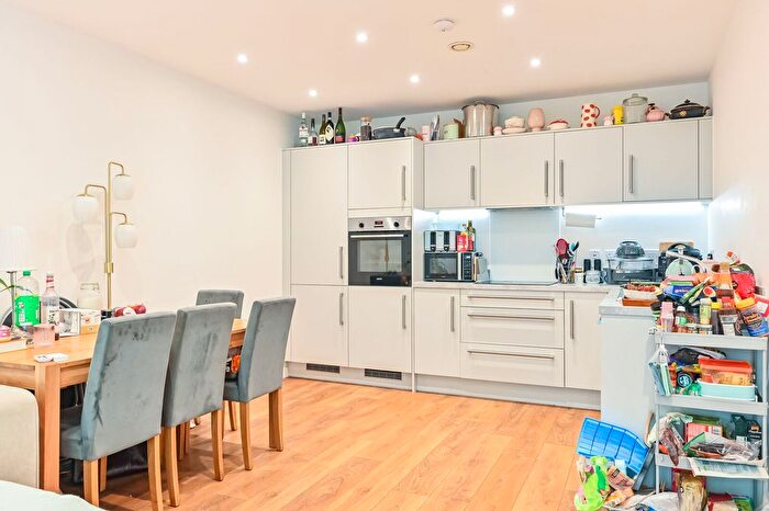 2 Bedroom Flat For Sale In Mahindra Way, Beckton, London, E6