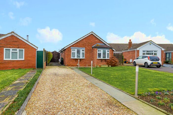 3 Bedroom Detached Bungalow For Sale In Kaybourne Crescent, Churchdown, Gloucester, GL3
