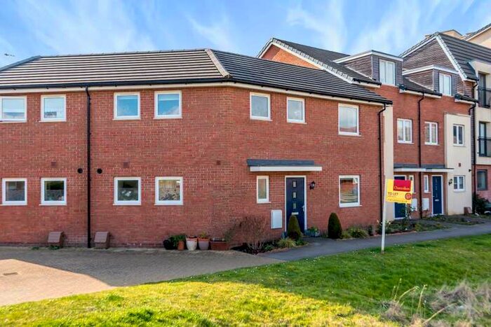 3 Bedroom Semi-Detached House To Rent In Quercetum Close, Aylesbury, HP19