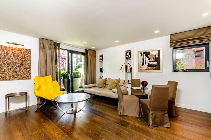 2 Bedroom Flat To Rent In Putney Hill, Putney, London, SW15