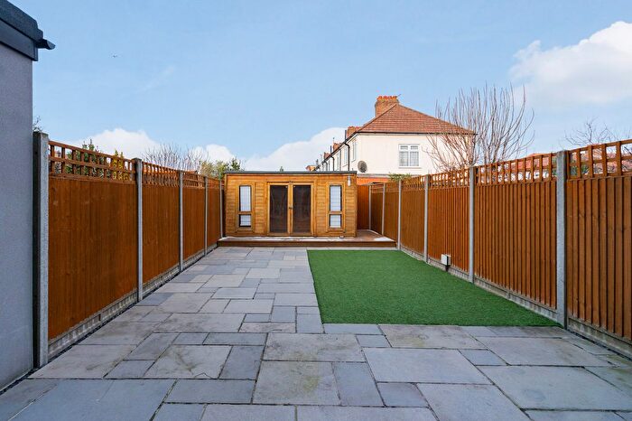 4 Bedroom Semi Detached House To Rent In Ashurst Road, London, N12