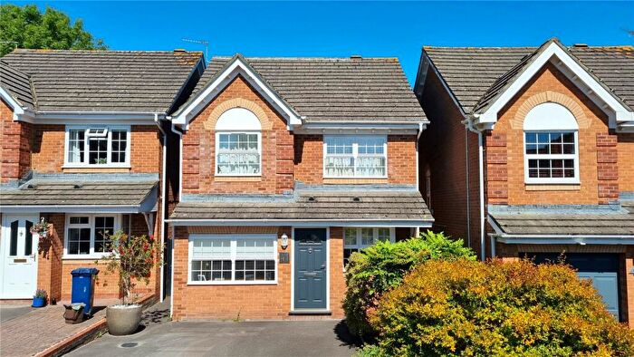 3 Bedroom Detached House For Sale In Bryony Gardens, Gillingham, SP8