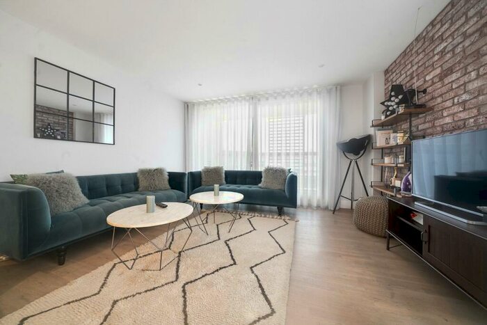 2 Bedroom Flat To Rent In Chalk Farm Road, Camden, NW1