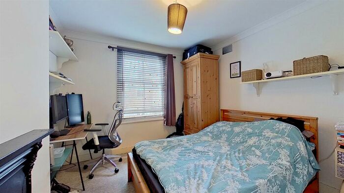 2 Bedroom Flat For Sale In Dagnan Road Clapham South London, SW12