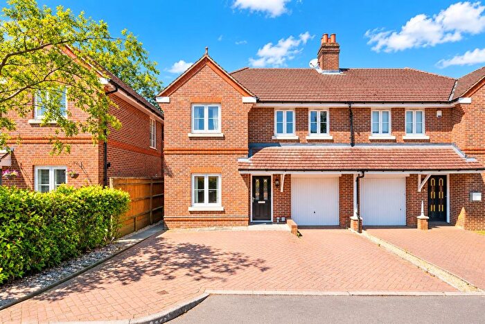4 Bedroom Semi-Detached House For Sale In Hurley Close, Banstead, SM7
