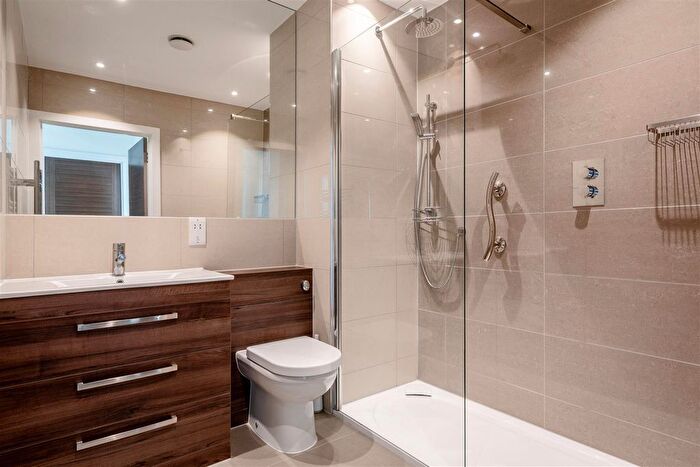 1 Bedroom Flat For Sale In Garden Flat At Beacon Heights, Church Road, Haywards Heath, RH16