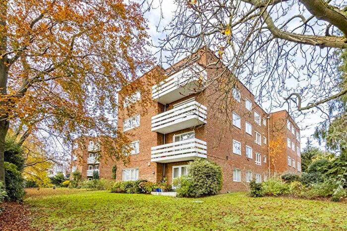 3 Bedroom Flat To Rent In Park View Road, London, W5