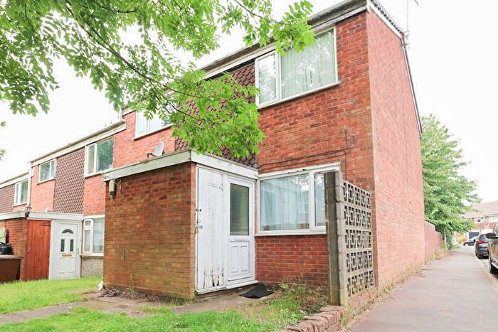 2 Bedroom Maisonette For Sale In Pommel Close, Silverdale Park, Walsall, West Midlands, WS5