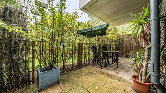 1 Bedroom Flat For Sale In Quebec Way, Canada Water, SE16