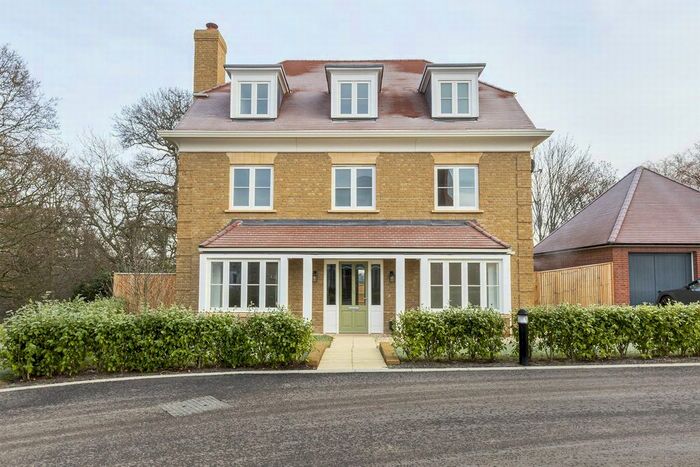 5 Bedroom Detached House To Rent In Lushington Drive, Enfield EN4