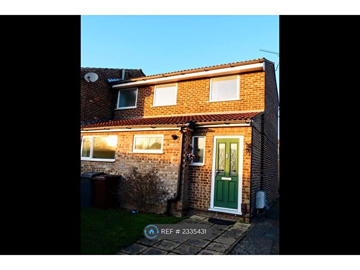 3 Bedroom Semi-Detached House To Rent In Foxglove Way, Chelmsford, CM1