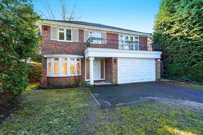 5 Bedroom Detached House To Rent In Farleton Close, Weybridge, Surrey, KT13