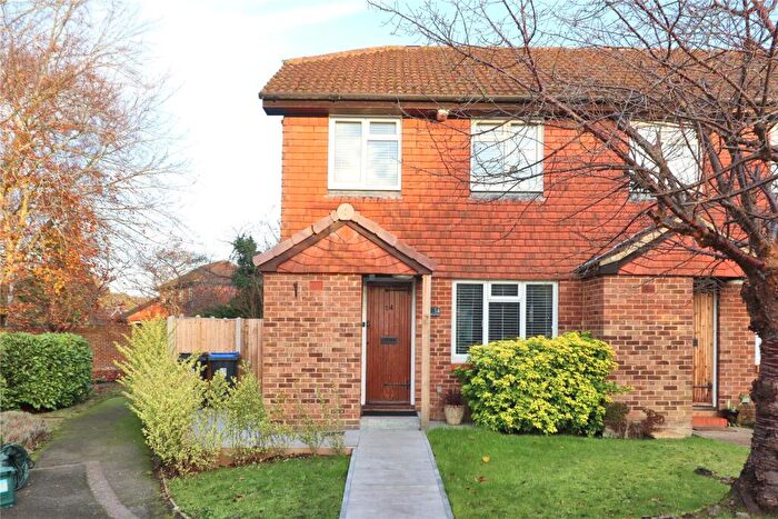 3 Bedroom End Of Terrace House For Sale In Alloway Close, Woking, Surrey, GU21