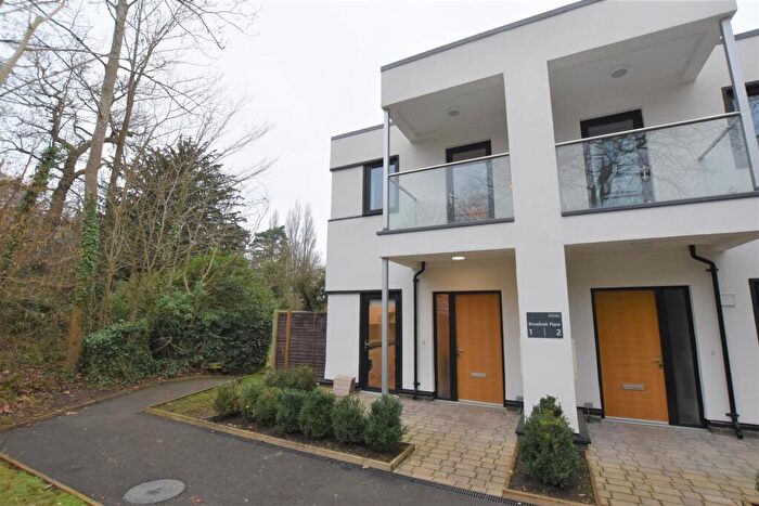 2 Bedroom Semi Detached House To Rent In Broadoak Place, RG6