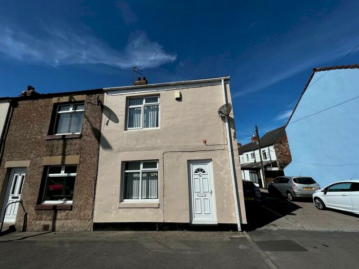 2 Bedroom End Of Terrace House To Rent In Front Street, Framwellgate Moor, Durham, County Durham, DH1