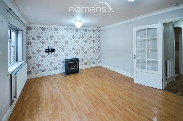 3 Bedroom Semi-Detached House To Rent In Chiltern Road, Burnham, SL1