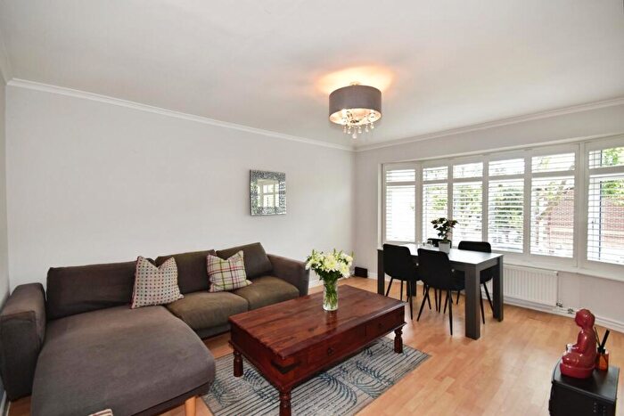 2 Bedroom Maisonette To Rent In Markfield Gardens, London, E4