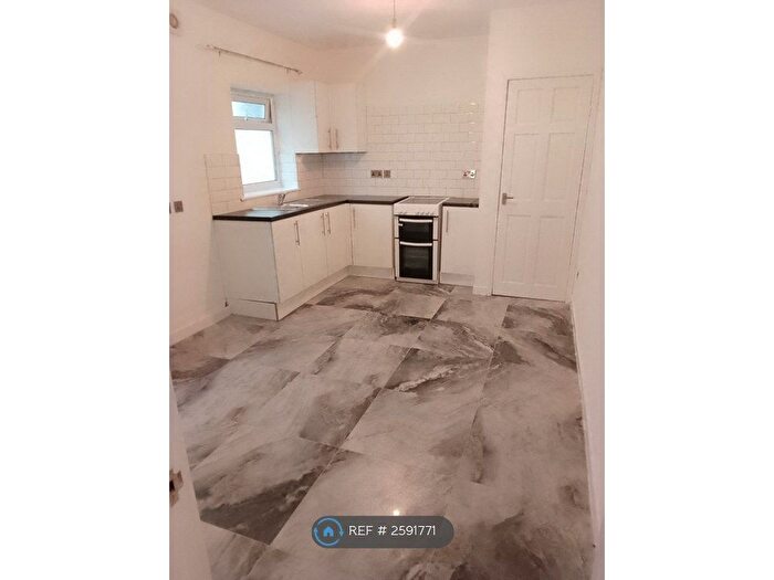 2 Bedroom Flat To Rent In Wood Street, Ashton-Under-Lyne, OL6