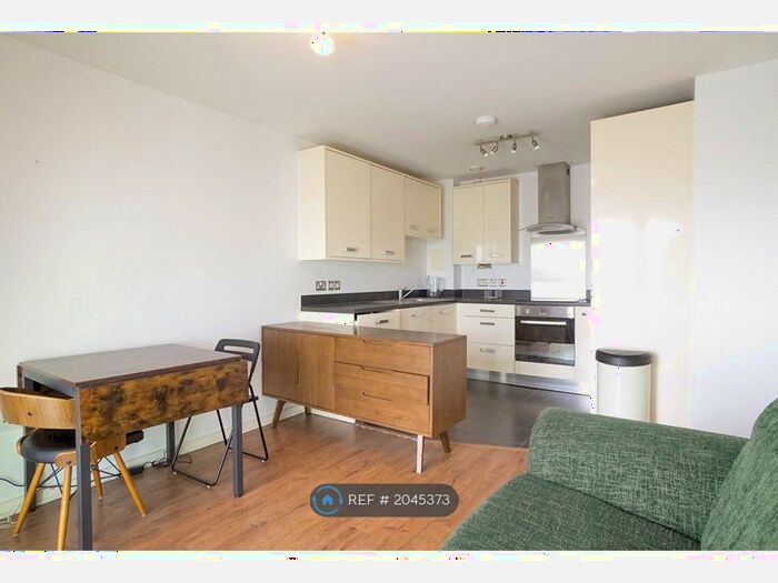 2 Bedroom Flat To Rent In Clement Attlee House, London, E3
