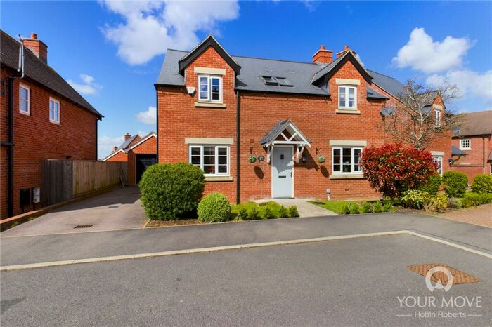 4 Bedroom Detached House For Sale In Cowslip Close, Wootton, Northampton, NN4