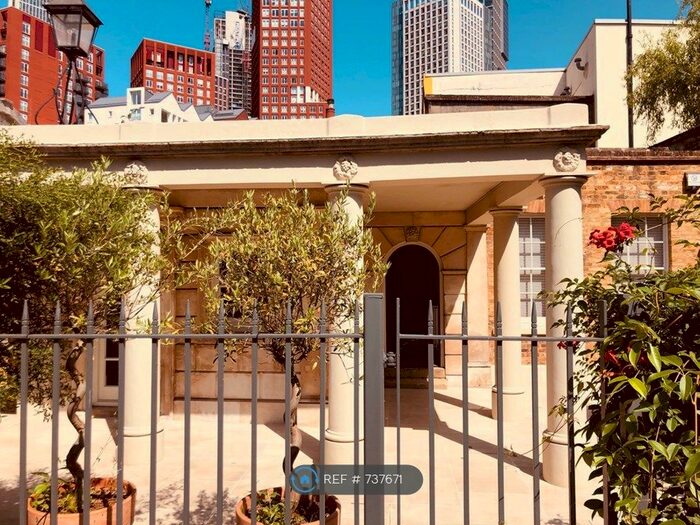 2 Bedroom Detached House To Rent In Regents Bridge Gardens, London, SW8