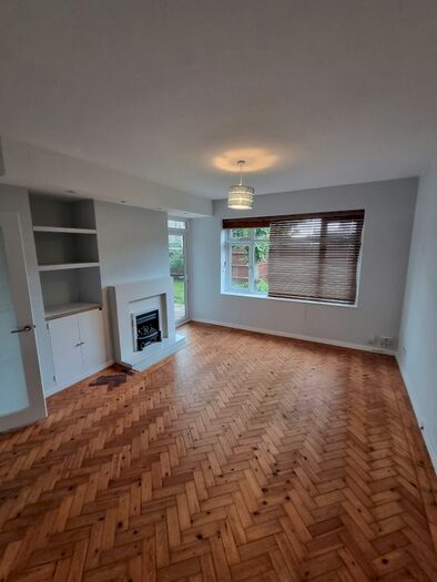 2 Bedroom Flat To Rent In Crockerton Road, London, Tooting Bec, SW17