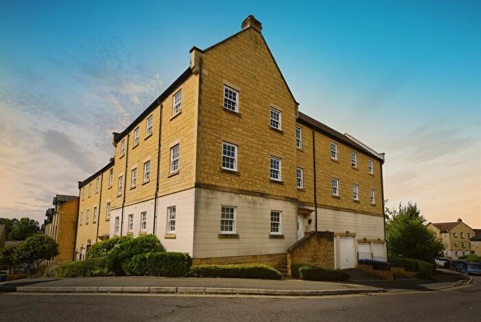 2 Bedroom Flat For Sale In Flowers Yard, Chippenham, SN15