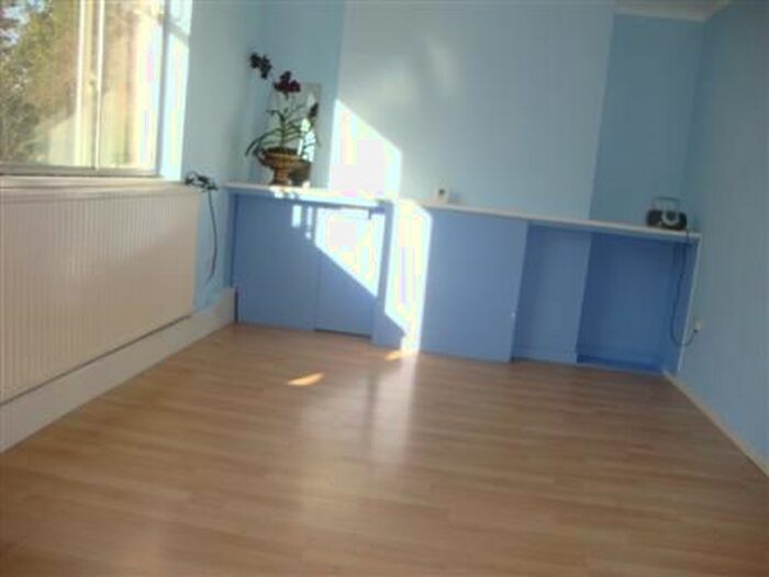 2 Bedroom Maisonette To Rent In Somerset Gardens, Norbury SW16