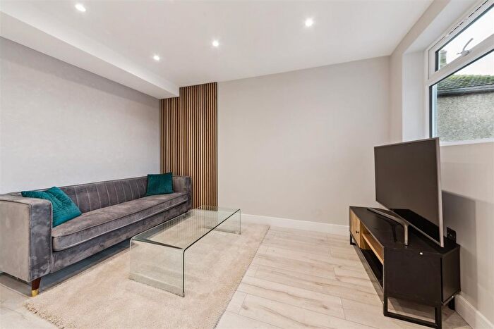 1 Bedroom Flat For Sale In Gilbey Road, London, SW17