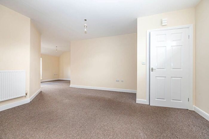 3 Bedroom Flat To Rent In Silverbourne Court, Lydney, GL15