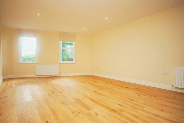 1 Bedroom Flat To Rent In The Green, Twickenham, TW2