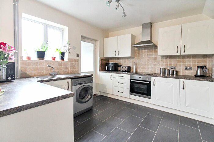 3 Bedroom Terraced House For Sale In Charlton Close, Penhill, Swindon, SN2