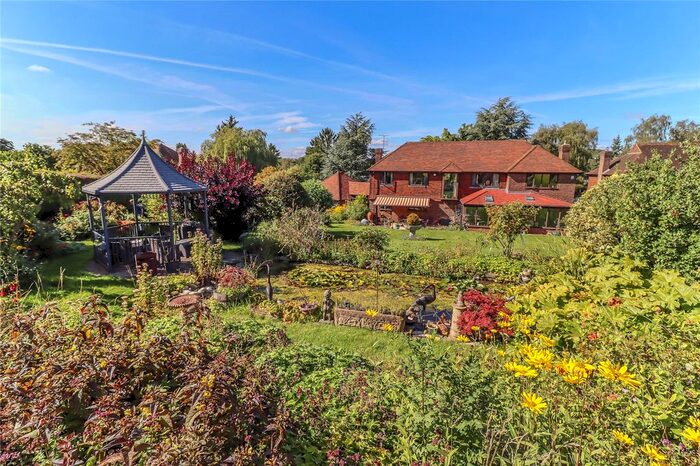 4 Bedroom Detached House For Sale In Paddock Field, Chilbolton, Stockbridge, Hampshire, SO20