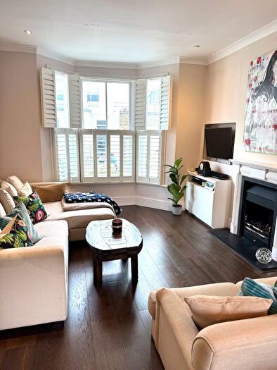 2 Bedroom Town House To Rent In Halford Road, London, SW6