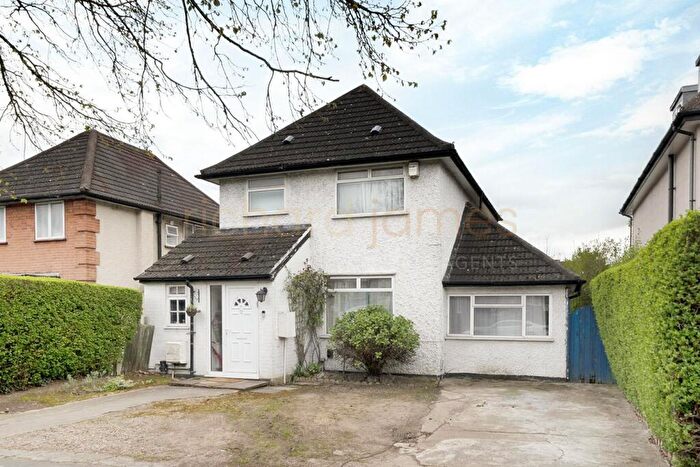 3 Bedroom Detached House For Sale In Hale Lane, London, NW7