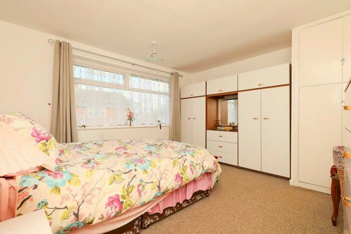 3 Bedroom Semi-Detached House For Sale In Moorland Avenue, Walkeringham, Doncaster, DN10