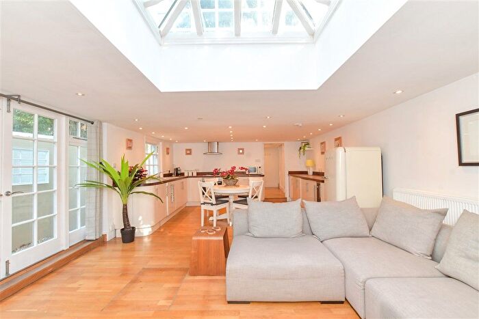 3 Bedroom Terraced House For Sale In Surrey Street, Arundel, West Sussex, BN18