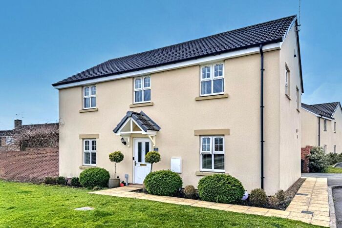 4 Bedroom Detached House For Sale In Oatlands, The Grange, Swindon, SN5