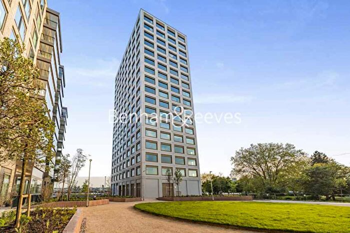 3 Bedroom Apartment To Rent In Royal Wharf Walk, London, E16