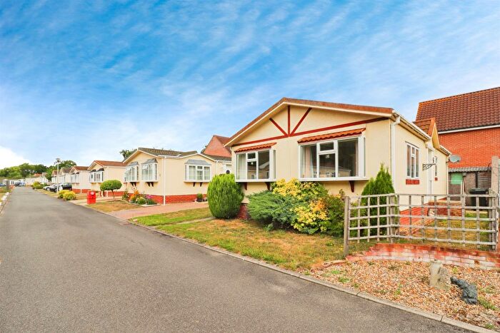 2 Bedroom Mobile/park Home For Sale In Stuston Road, Diss, IP22