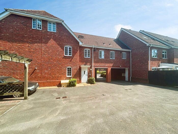 1 Bedroom Flat For Sale In Foundry Close, Hook, Hampshire, RG27