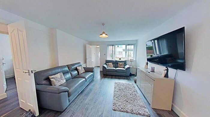 2 Bedroom Flat To Rent In Cleikiminrig, Edinburgh, Midlothian, EH15