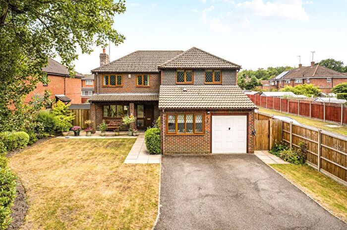 4 Bedroom Country House For Sale In Reading Road, Blackwater, Surrey, GU17